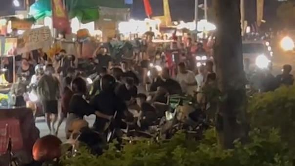 少女被炒撂乾哥打老闆！台中夜市爆大亂鬥