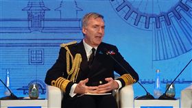 英國海軍參謀長表達對台海航行自由關切英國海軍參謀長拉達金15日晚間在瑞辛納對話中座談，表達英國對南海、台灣海峽航行自由的關切。中央社記者康世人新德里攝  109年1月16日