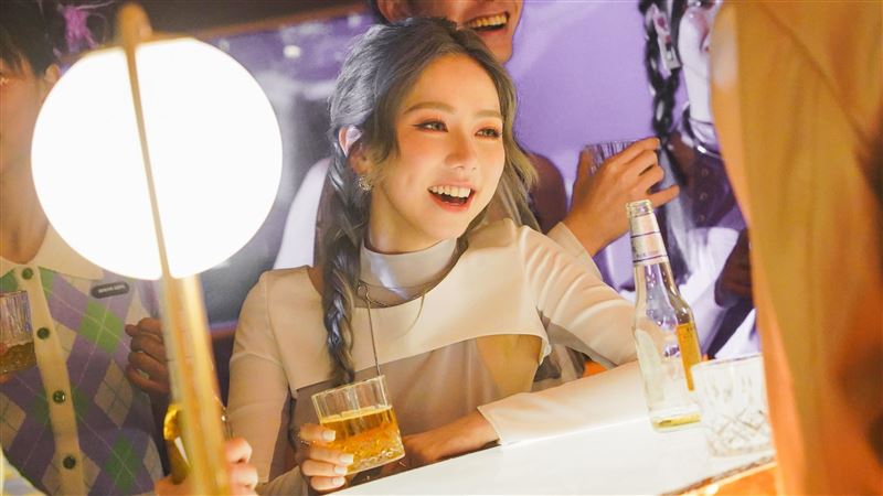 鄧紫棋閉關半年陷財務危機？查帳都沒賺錢