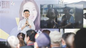 林智堅今日為新竹市長參選人沈慧虹及市議員參選人楊玲宜站台，除力挺新竹媽媽外，也呼籲勿投高傲自大的人。（圖／翻攝自林智堅臉書）