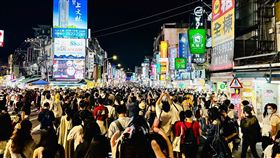 白晝之夜，士林夜市滿是人潮（圖／翻攝自白晝之夜臉書）