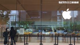 iphoneSE 第二代4月24日（4/24）開賣，蘋果，蘋果門市。（圖／記者簡若羽攝影）