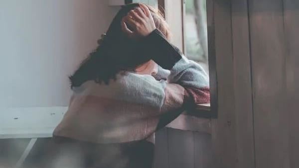 高中妹套濾鏡見網友慘被丟包…困山上痛哭