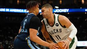 ▲灰熊小胖羅福頓（Kenny Lofton Jr.）和羅培茲（Brook Lopez）。（圖／美聯社／達志影像）