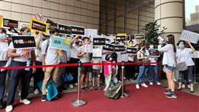 本土小牙醫聯盟日前針對醫師法修法附帶決議向台北市長參選人陳時中及蔣萬安陳情，反對濫開外國學歷實習名額。（圖／本土小牙醫聯盟提供）