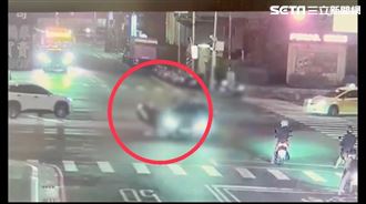 路口搶黃燈撞轎車！新北騎士翻滾2圈斷腿