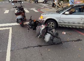 桃園老翁倒車逆向失控暴衝車禍  1死