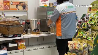 幫茶葉蛋加水…高雄男身份曝光也是同業！