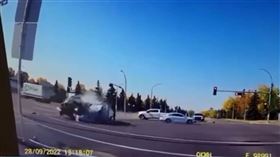 9旬嬤開Toyota狂飆！違規闖紅燈釀2死　4車遭波及影片曝