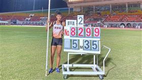 城市盃男子撐竿跳  黃正琦5公尺35破全國摘金111年新北城市盃全國田徑公開賽公開男子組撐竿跳決賽2日登場，代表屏東縣體發中心出賽的黃正琦繳出5公尺35佳績順利摘金，也改寫了全國紀錄。（中華民國田徑協會提供）中央社記者黃巧雯傳真 111年10月2日