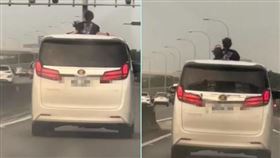 爆料公社,孩童,天窗,國道,車輛,危險,兜風https://www.facebook.com/groups/326172424777345