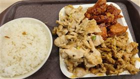 自助餐夾一整盤肉+白飯500元。（圖／翻攝自爆料公社 臉書）