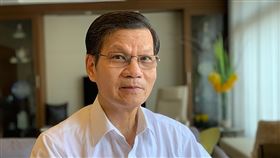 翁啟惠：要與新冠病毒長期共存心理準備翁啟惠認為，此次的病毒不斷突變，已經找到與人類共處的方式，說不定這病毒會跟我們人類非常久時間，要有與新冠病毒長期共存的心理準備。中央社記者韓婷婷攝　109年7月14日