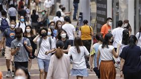 香港實施0+3  專家：仍落後海外恐損本土經濟香港入境檢疫鬆綁為「0+3」，有經濟學家24日表示，仍落後於日本及新加坡等地，難以吸引海外旅客來港，並增加港人外遊消費意願，恐損害本土經濟，認為應立即實施「0+0」。（中通社提供）中央社  111年9月24日