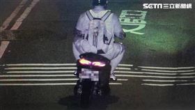 新北劉男打籃球發生衝突，竟抽出西瓜刀恐嚇球友。（圖／翻攝畫面）