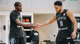 ▲西蒙斯（Ben Simmons）闊別賽場一整季，終於即將在10月4日的季前賽中上陣，出戰老東家76人隊。（圖／翻攝自籃網推特）