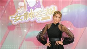 女星小禎主持三立《女神在線》美妝節目。（圖／三立提供）