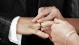 婚戒，套牢，結婚典禮　（圖／PIXABAY）