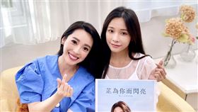 「紅豆餅女神」閃亮亮(右一)接受專訪。（圖／壹電視提供）