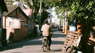 60歲男退休夢碎！帶2千萬下鄉靠泡麵度日