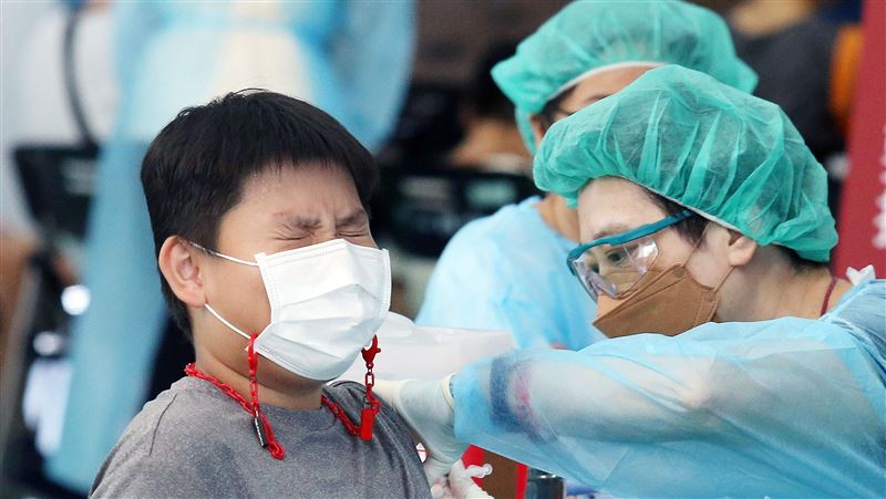 兒科急診暴增！醫：正面迎戰twindemic？