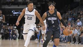 ▲班凱羅（Paolo Banchero）雖然在比賽中完成精彩隔扣，但整場表現並不出色，只拿下8分、2籃板，魔術最終也不敵灰熊。（圖／美聯社／達志影像）