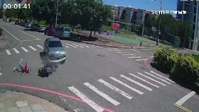 j路口前空翻0900