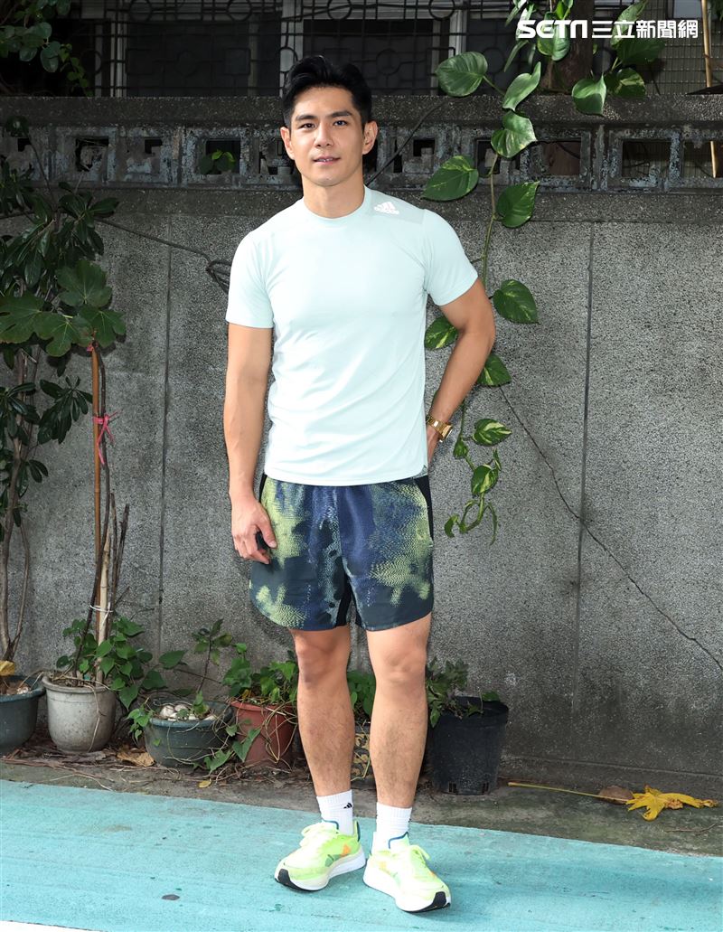 祖雄三立新聞網專訪。（記者邱榮吉/攝影）