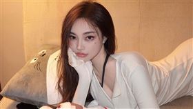 ▲黃琳甜美外表與火辣身材，被網友封為「兇版Angelababy」、「世新女神」。（圖／翻攝自IG lovelynnboo）