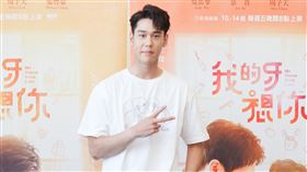 （左起）周予天、張豐豪、導演姜瑞智、吳岳擎和余晉出席《我的牙想你》特映會。（圖／結果娛樂提供）