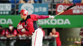 ▲味全龍吉力吉撈鞏冠擊出第12轟。（圖／取自味全龍球團）