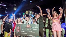 花美男直播主YK 以嘻哈創作挑戰金曲舞台。（圖／平台浪Live提供）