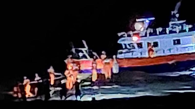 新／海狼八號海釣船擱淺　9人風浪中獲救