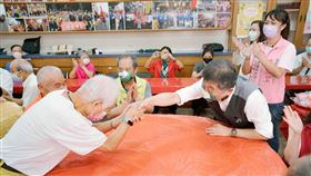 陳時中參加安平社區發展協會老人共餐活動（圖／陳時中競辦提供）