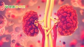 多囊腎是基因遺傳疾病，如果父母親有1位確診，孩子就會有50%風險有同樣疾病，多囊腎發病後，腎臟會不斷長出大小不一水泡，導致患者血管受到水泡壓迫，引起血壓逐漸升高。