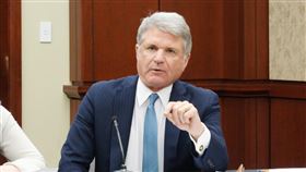 中國工作小主主席麥考爾呼籲武裝台灣美眾院中國工作小組主席、眾院外交委員會共和黨首席議員麥考爾表示，美方應盡一切努力武裝台灣，不能重蹈烏克蘭的錯誤，等遭到入侵已為時已晚。中央社記者江今葉華盛頓攝  111年7月21日