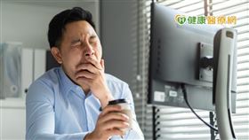 骨髓纖維化症狀如疲勞、搔癢、骨頭疼痛等，易被混淆為過敏、身體老化等。