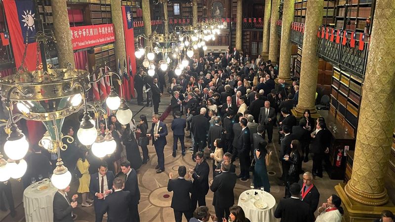 駐英代表處舉辦國慶酒會　跨黨派政要出席