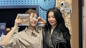  SEULGI首張迷你專輯《28 Reasons》、WENDY。（圖／翻攝自Red Velvet臉書）