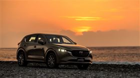 ▲馬自達主力車型升級ALH智慧頭燈。（圖／Mazda提供）