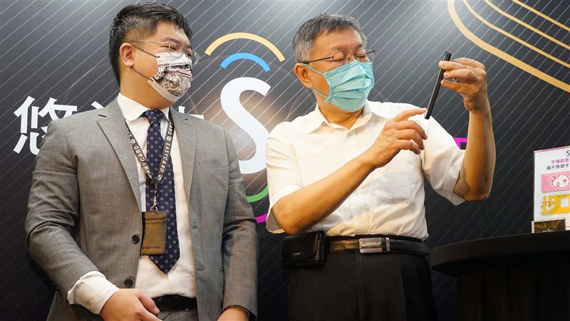 柯推超級悠遊卡　她罵：宣示自己多沒用？