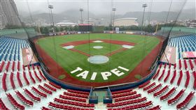 中職天母象龍戰　因雨延賽中華職棒7日在天母棒球場原訂將舉行中信兄弟與味全龍之戰，受熱帶性低氣壓及西南氣流影響，台北雨勢不斷，比賽也無奈延期。中央社記者張新偉攝　110年8月7日