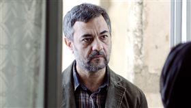 人命只值18萬？《贖罪風暴》伊朗影帝艾利沙薩尼法爾（Alireza Sani Far）扮法官贖罪。（圖／海鵬提供）