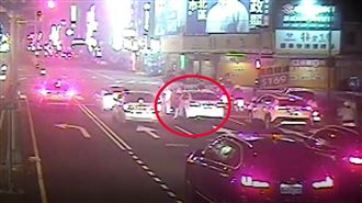 台中男急下車追女友忘打P檔　3機車衰被撞