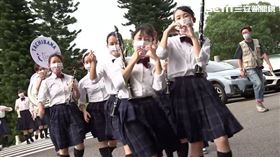 日本橘高校戶外拍照大喊我愛台灣，台灣讚！