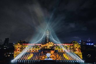 國慶光雕點燈　民眾共賞台文藝經典作品