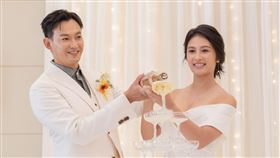 威廉、卓君澤穿恐龍裝進場。（圖／歡迎光臨公司提供）