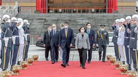 蔡英文總統今（6）日上午以隆重軍禮歡迎帛琉共和國總統惠恕仁（Surangel S. Whipps, Jr.）。（圖／總統府提供)