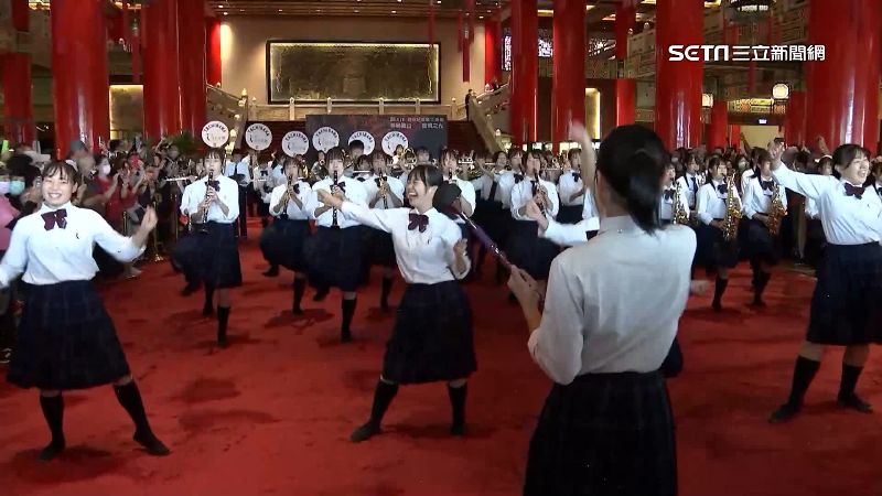 橘高校吹奏部圓山大飯店快閃！民眾搶拍