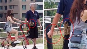 ▲高雄輕軌美術館站旁，白髮藍衣男大聲咆哮「誰家的狗？」另一隻手已拿出刀(紅圈)。網友還發現，男子腰間掛S腰帶，有刀鞘(紅圈)。（圖／翻攝自new-reporter記者爆料網）